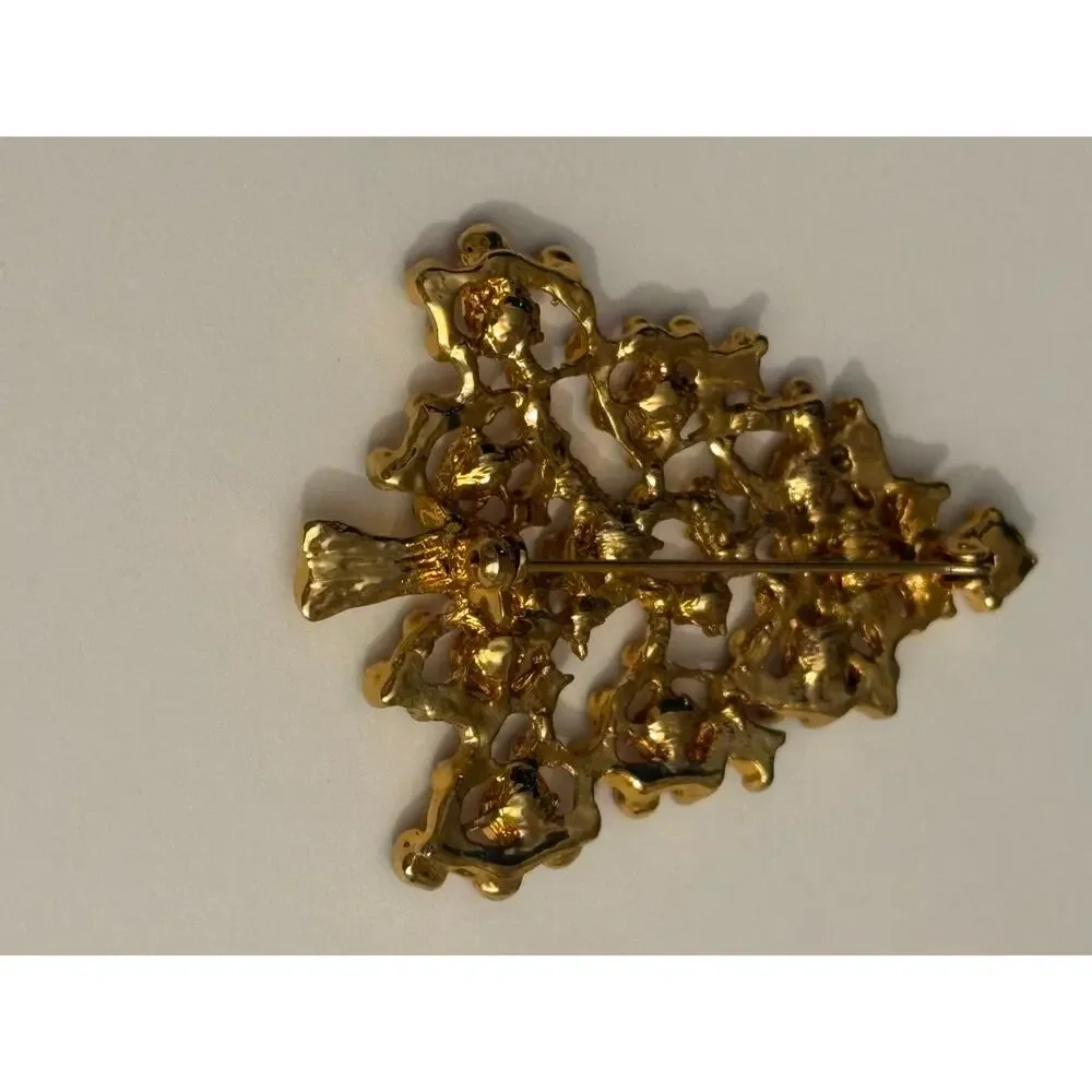 Unsigned Vintage Rhinestone Christmas Tree Brooch Gold Tone